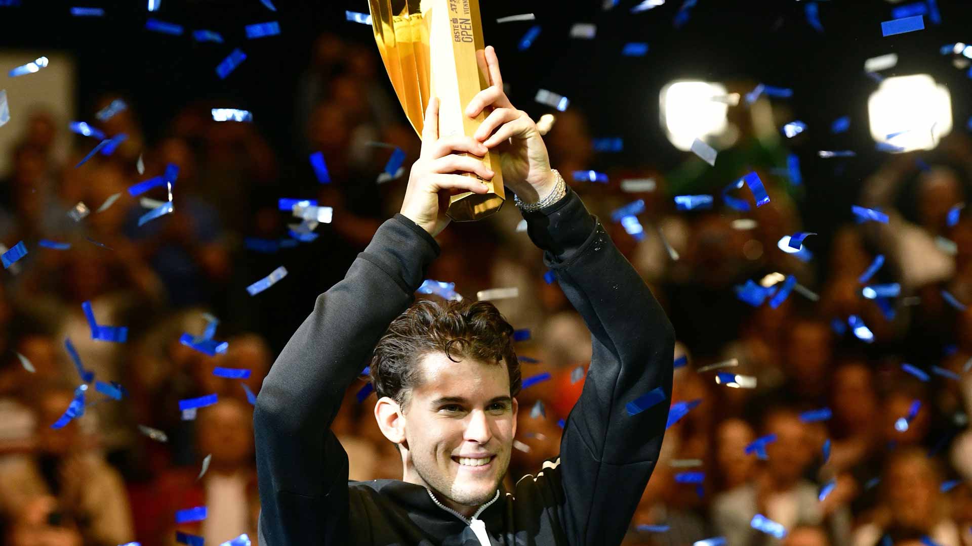 Dominic Thiem lifts the Vienna ATP 500 trophy in 2019.